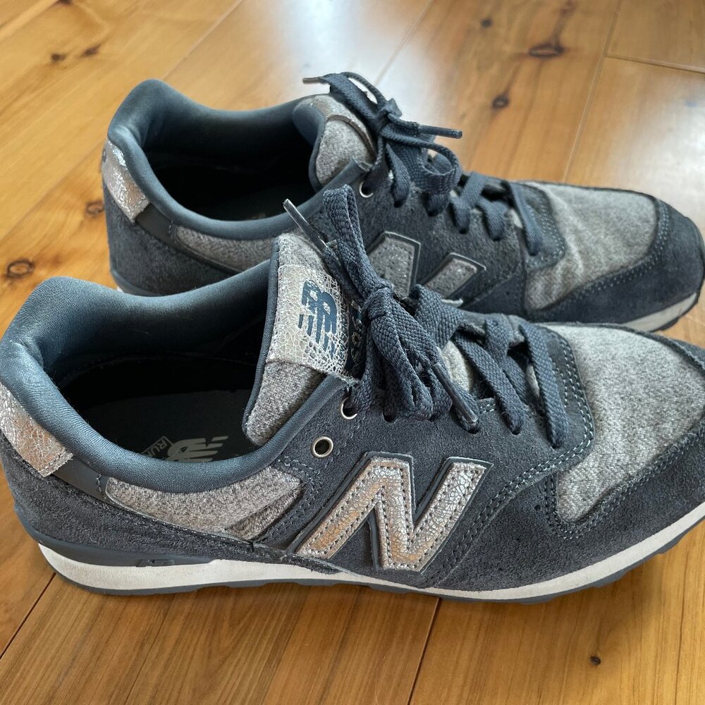 New Balance Women's Sneakers Dark & Light Gray w/ Herringbone Pattern Size 7.5